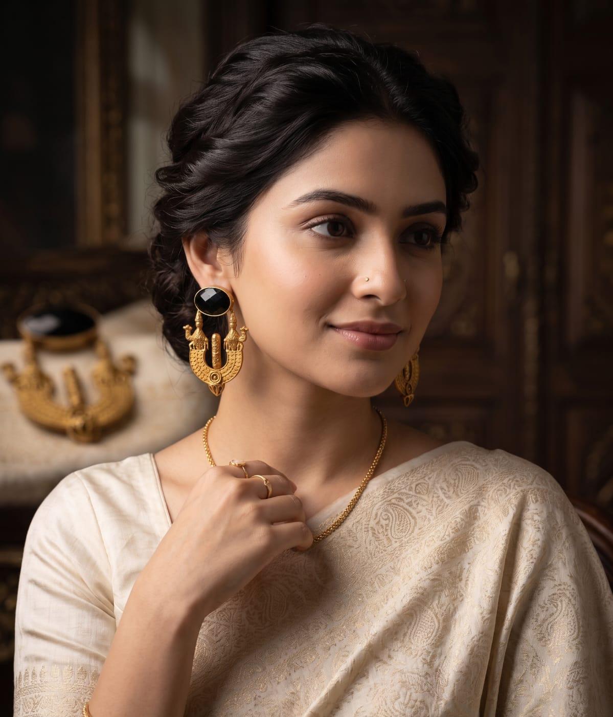 Silver Replica Amrapali Style Earrings with Black Mona Lisa Stone