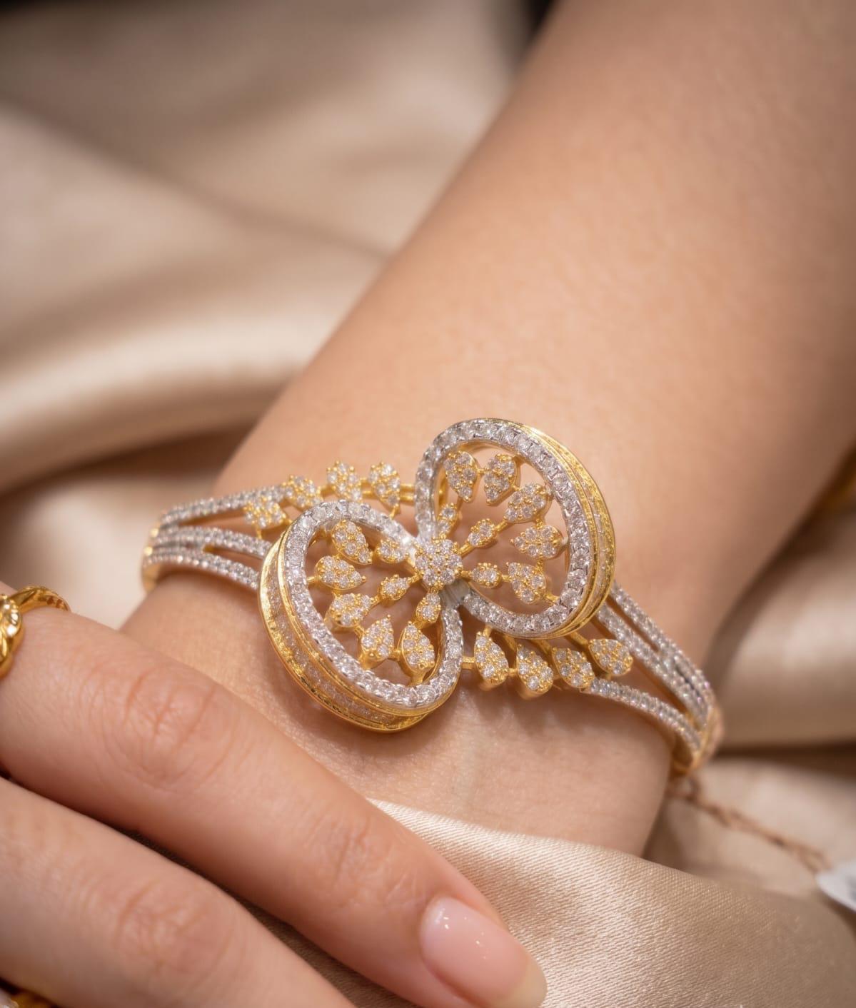Golden Bloom Luxe Bracelet (Fits Sizes 2.2 & 2.4)