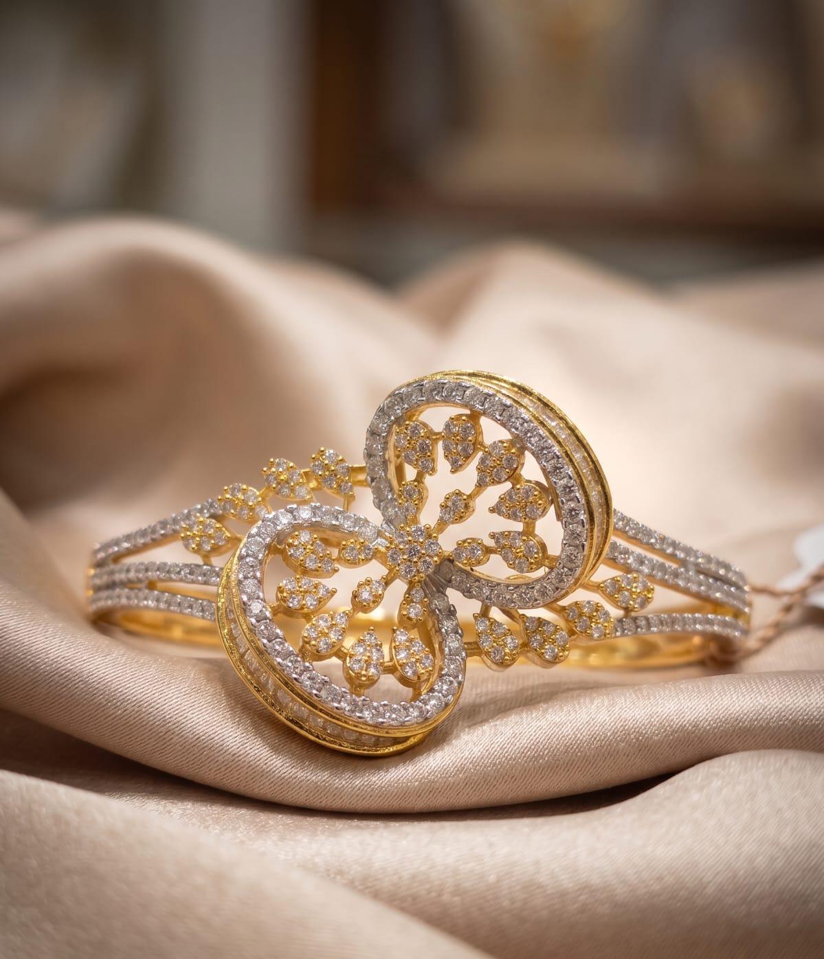 Golden Bloom Luxe Bracelet (Fits Sizes 2.2 & 2.4)