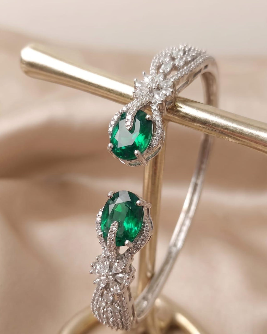 Emerald Elegance Front-Openable Bracelet
