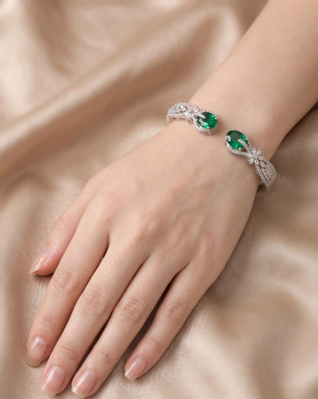 Emerald Elegance Front-Openable Bracelet