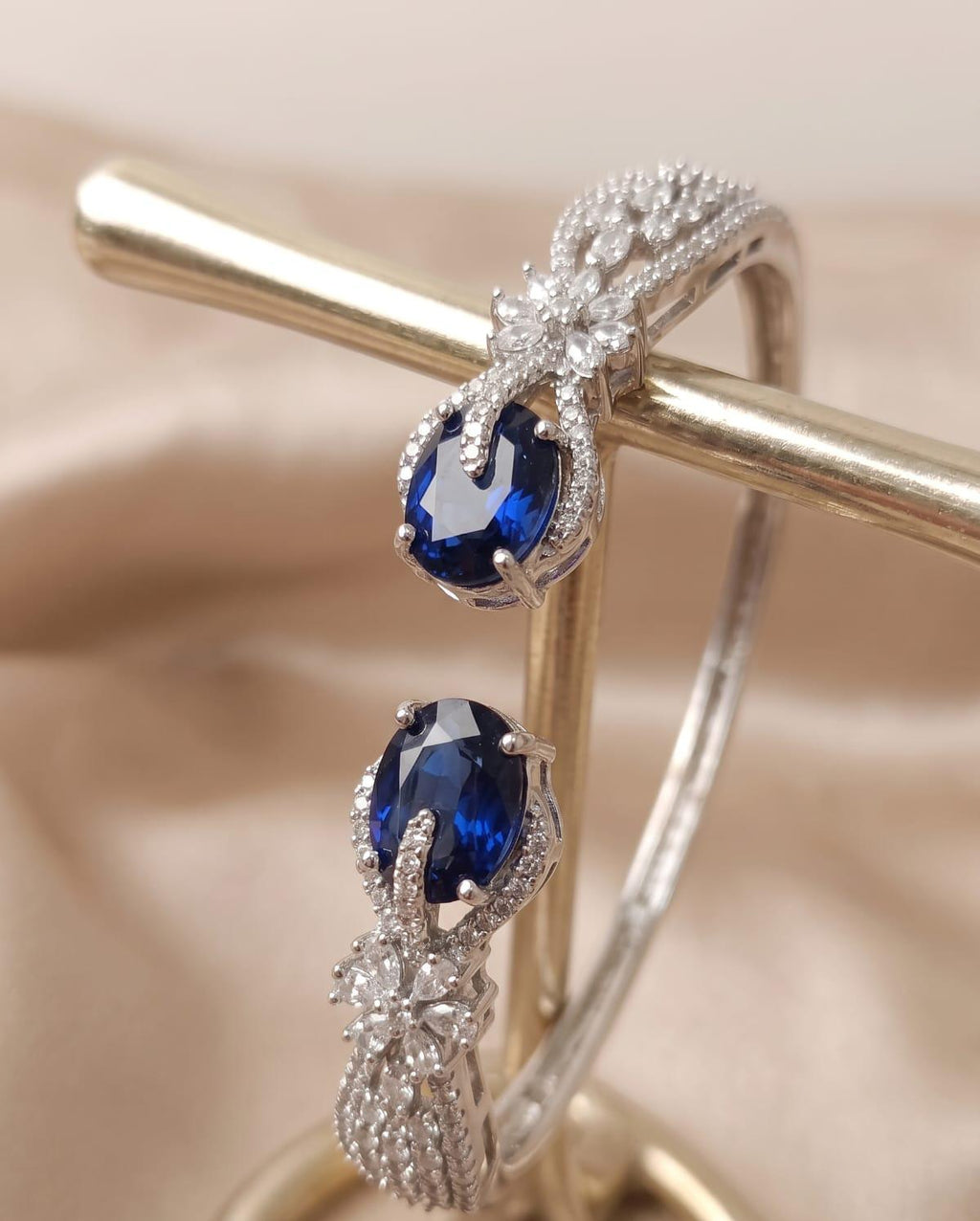 Sapphire Royale Front-Openable Bracelet