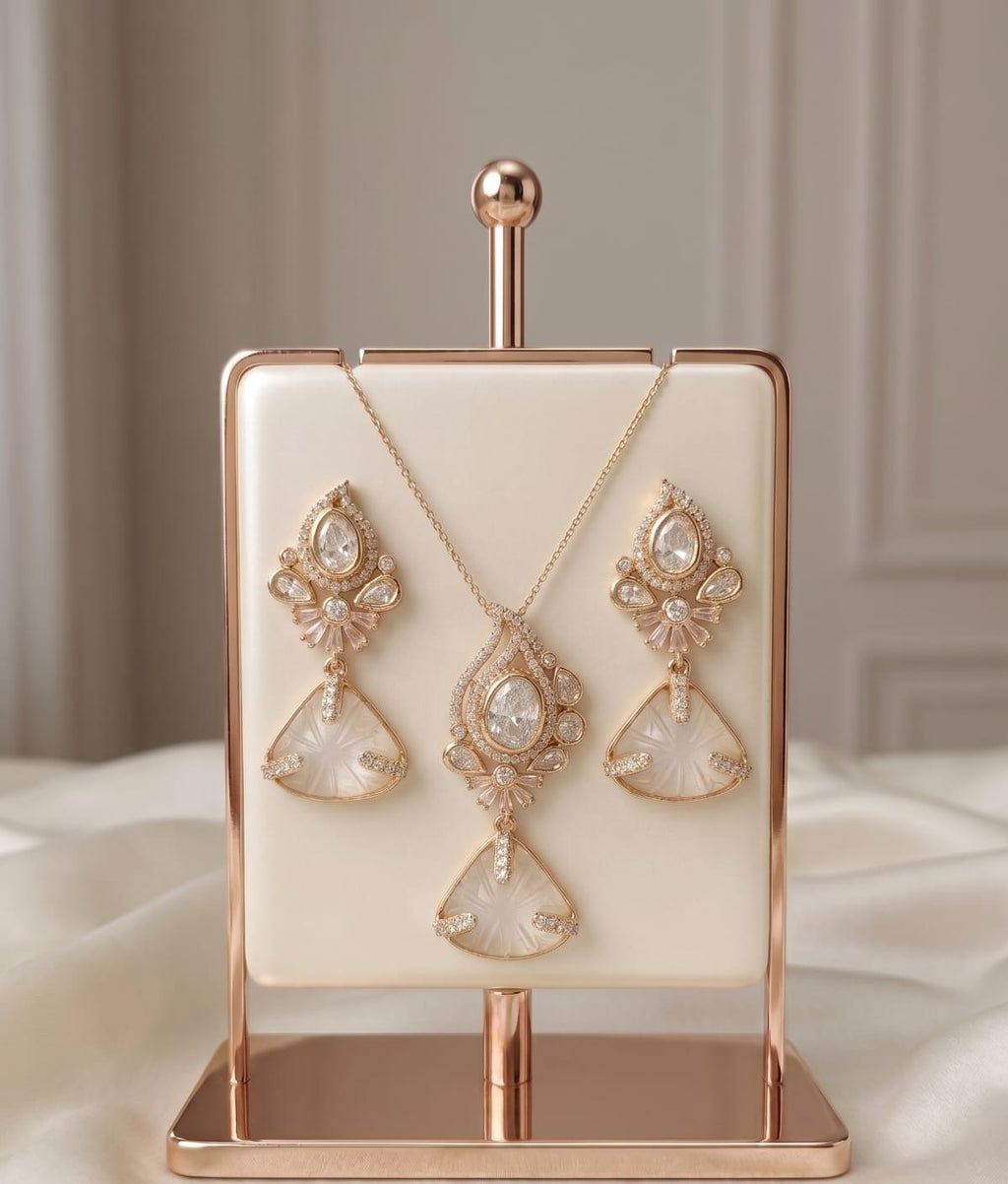 Elegant Mother of Pearl Pendant Set