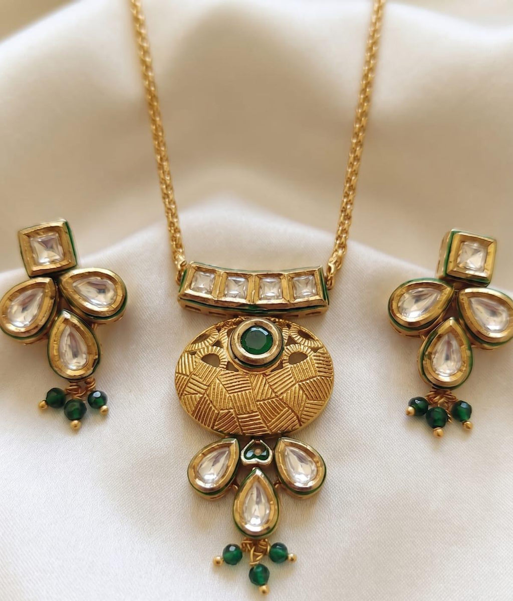 24 Carat Matt Gold Plated Emerald AC Kundan Necklace Set