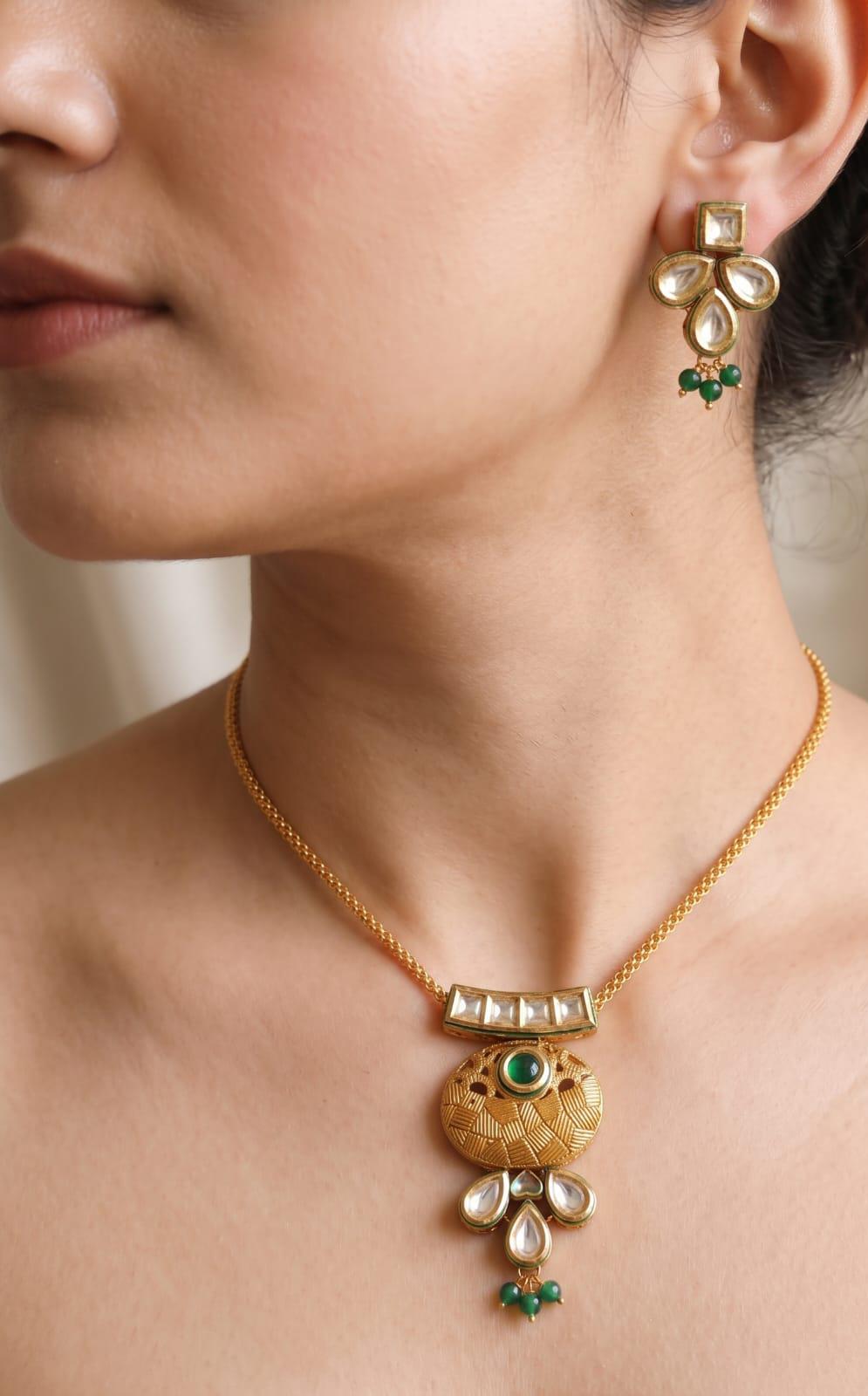 24 Carat Matt Gold Plated Emerald AC Kundan Necklace Set
