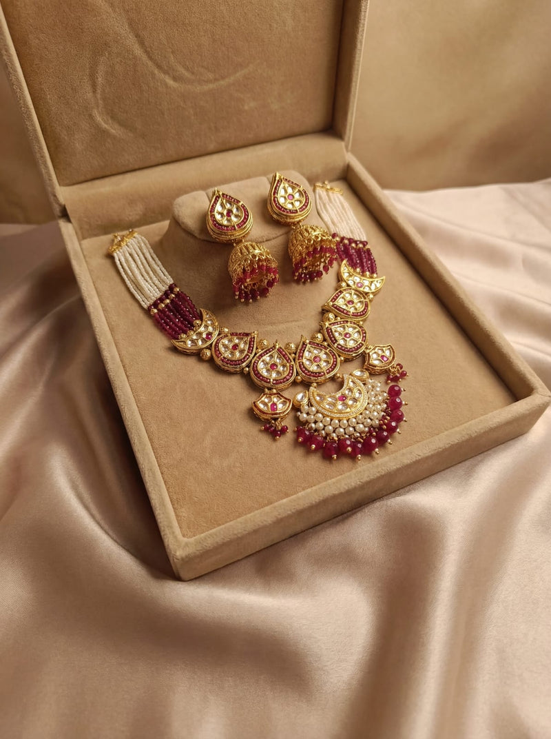 Kundan, Onyx & Pearl Malaa Necklace–Earrings Set in Gold Polish