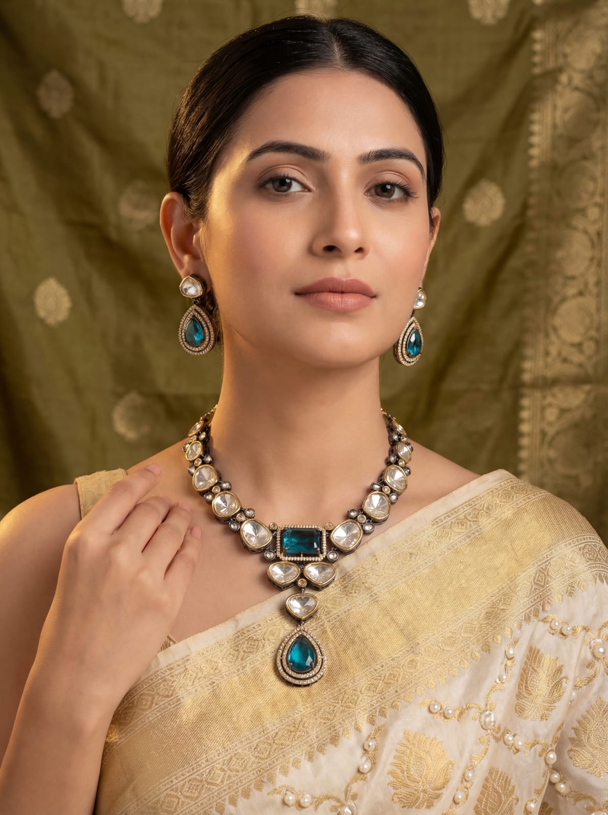 Regal Dabbi Kundan Necklace Set in Black Polish