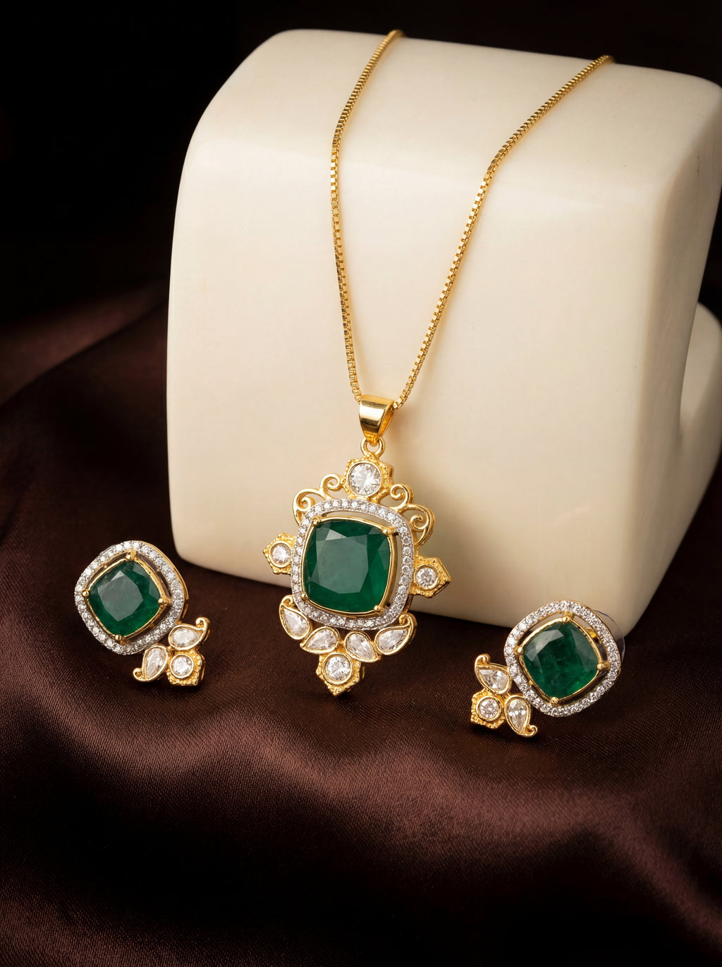 Royal Green AC Kundan Pendant Set